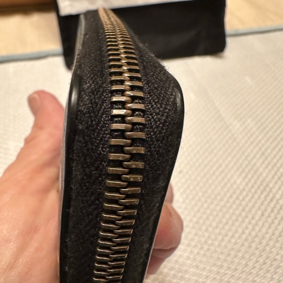 Gucci Ghost Zippy Wallet - Picture 12 of 16